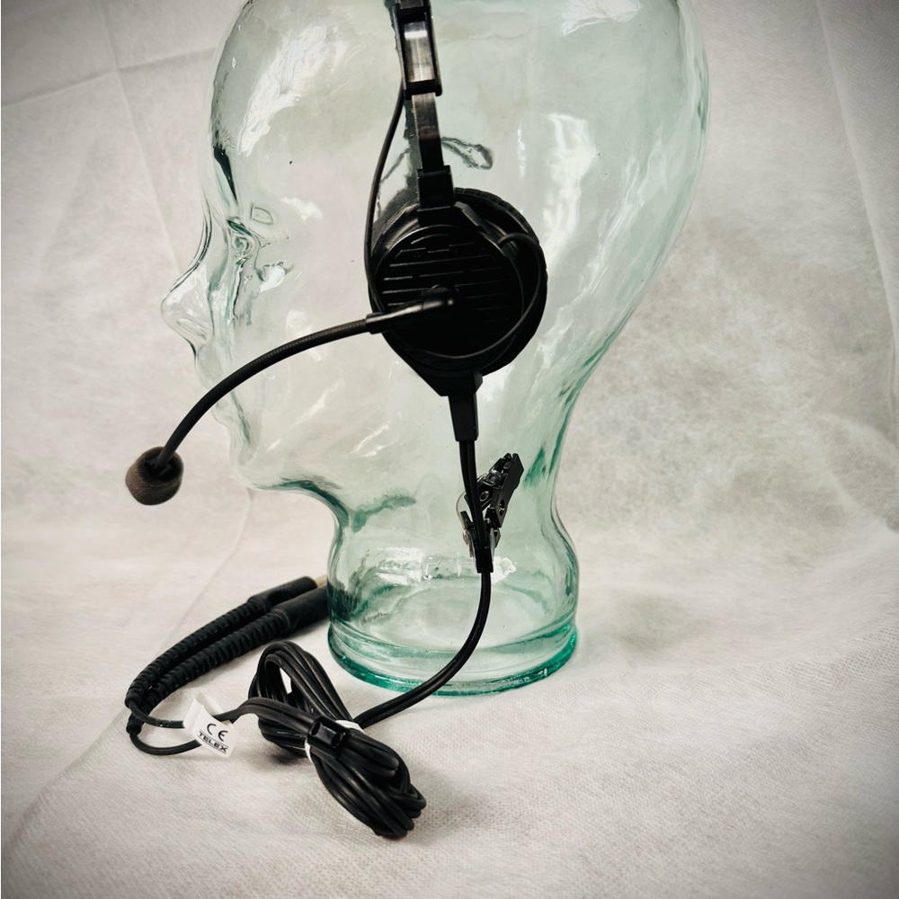 **New** Telex 850 ANR headset and Case